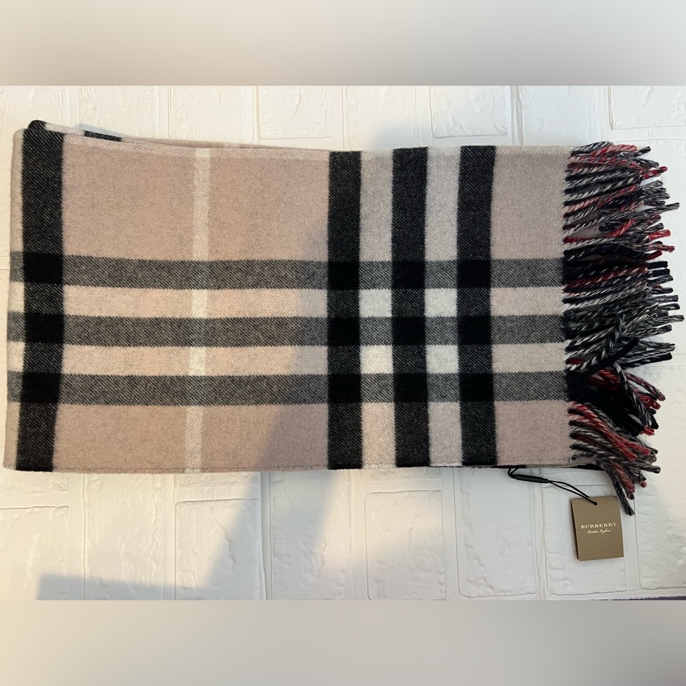 Brand new Burberry oversized reversible duffle scarf